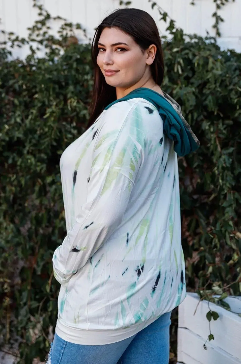Plus Size White Green Feather Tie-Dye Print Contrast Camo Hood Zip Up Sweatshirt